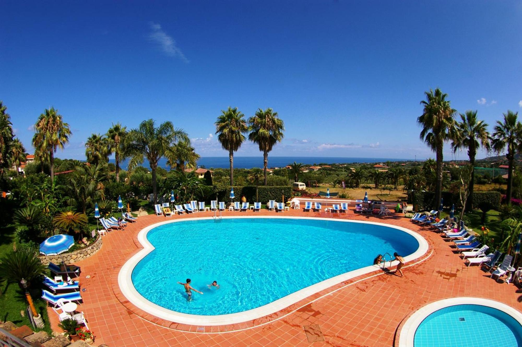 Hotel Residence Costa Azzurra Capo Vaticano Exterior foto