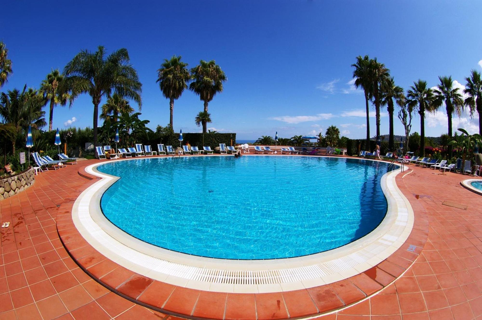 Hotel Residence Costa Azzurra Capo Vaticano Exterior foto