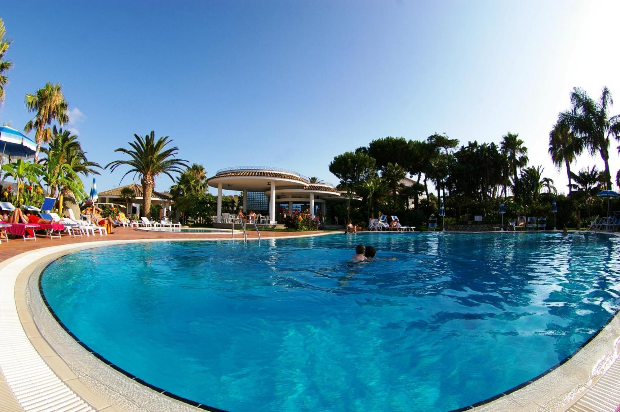 Hotel Residence Costa Azzurra Capo Vaticano Exterior foto